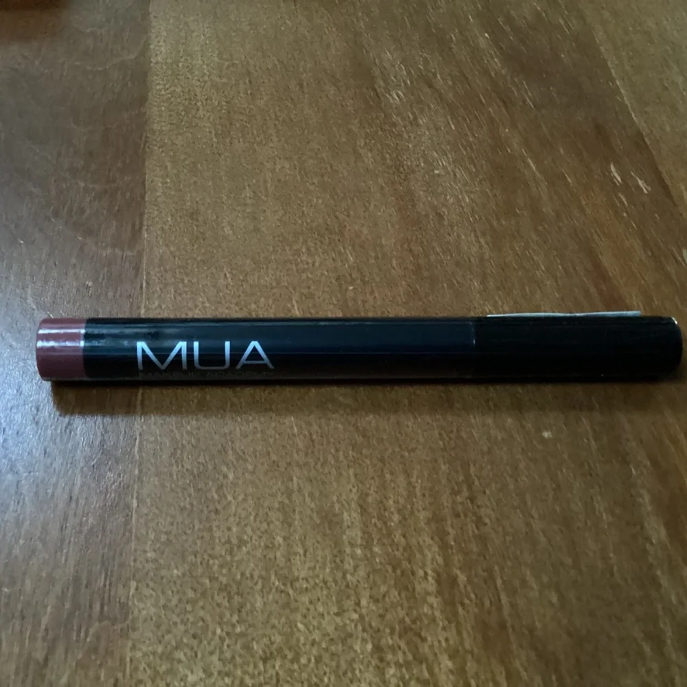 MUA Make Up Academy Velvet Touch Anti-Feathering Lipstick #739 Blush